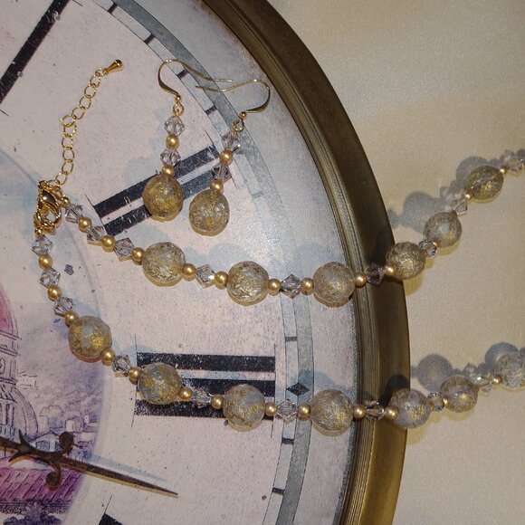 Handmade necklace/earring set in subtle smokey mauve with gold accents - Picture 4 of 9